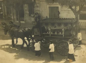 Cotxe fúnebre portat per cavalls - Història Monserdà